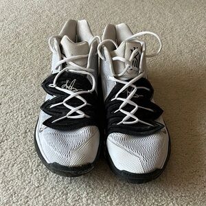 Kyrie 5 Oreos size 11. Worn maybe 5-6 times. Great condition